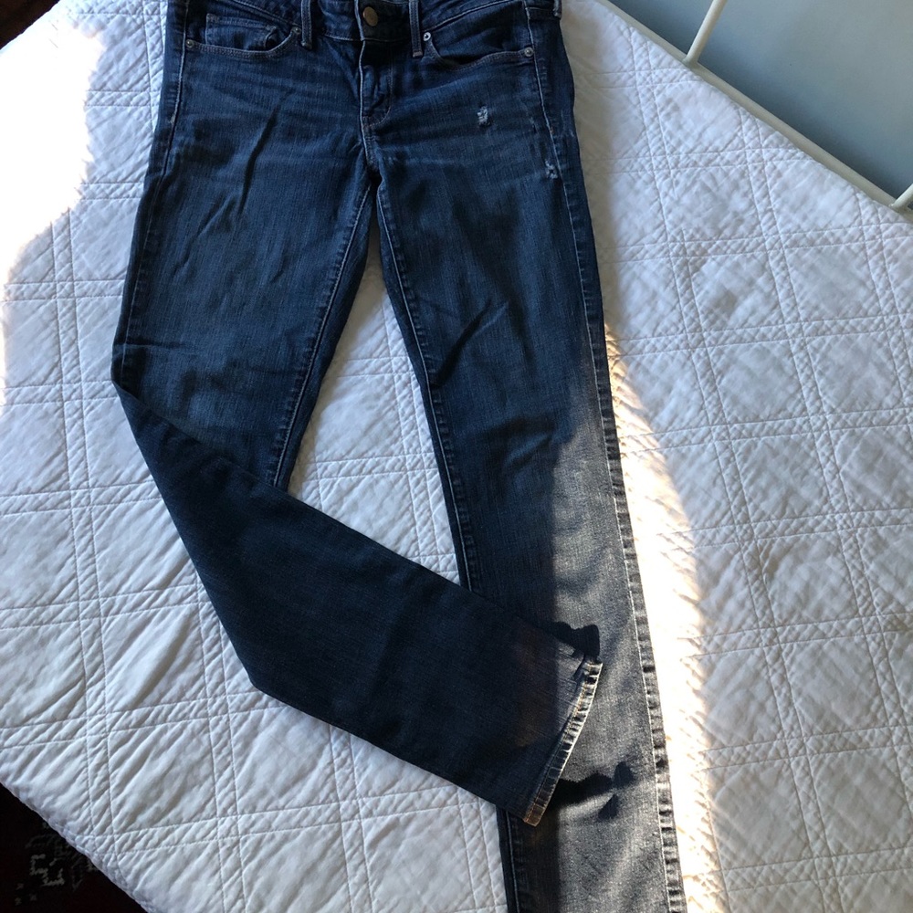 Great condition! American Eagle Outfitters Blue Denim Stretch Skinny Jeans
